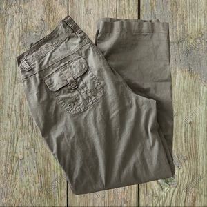 Reitmans stretch khaki cargo hiking pants.